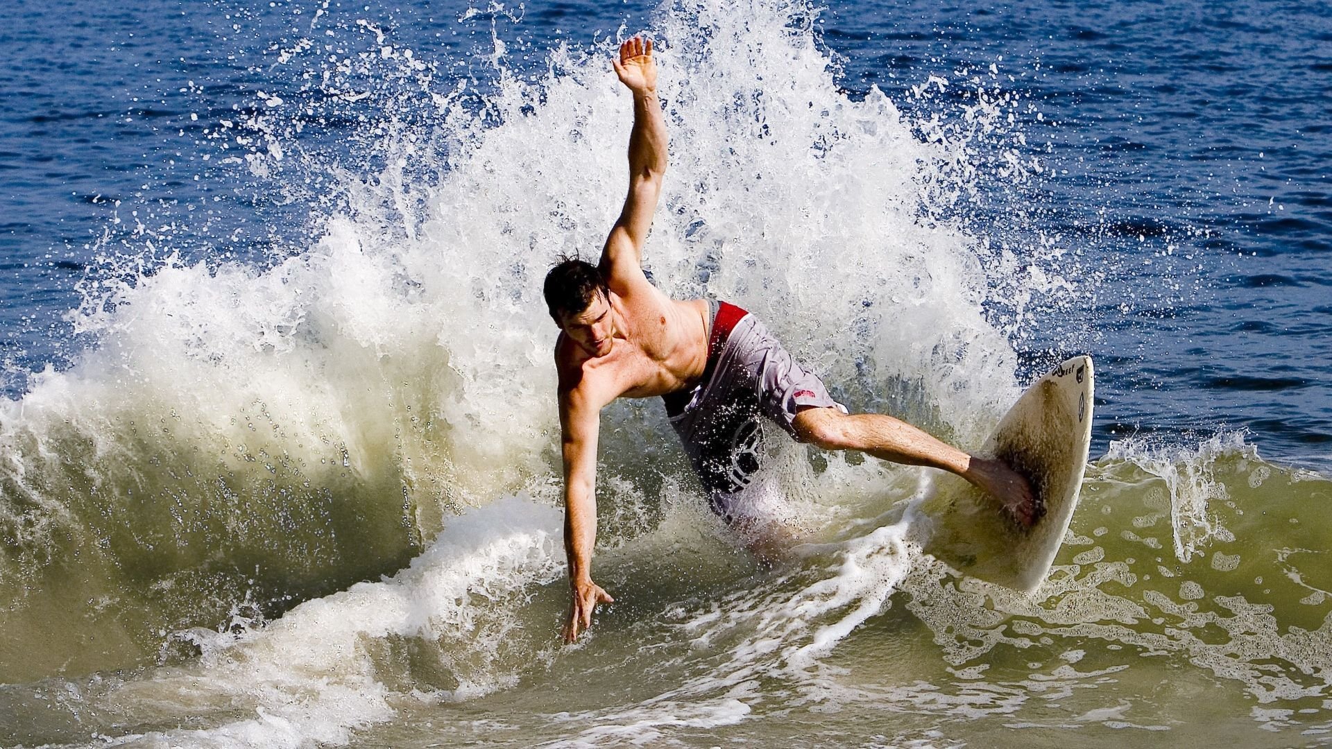 中国男篮加大体能训练 强化比赛耐力，中国男篮身体对抗