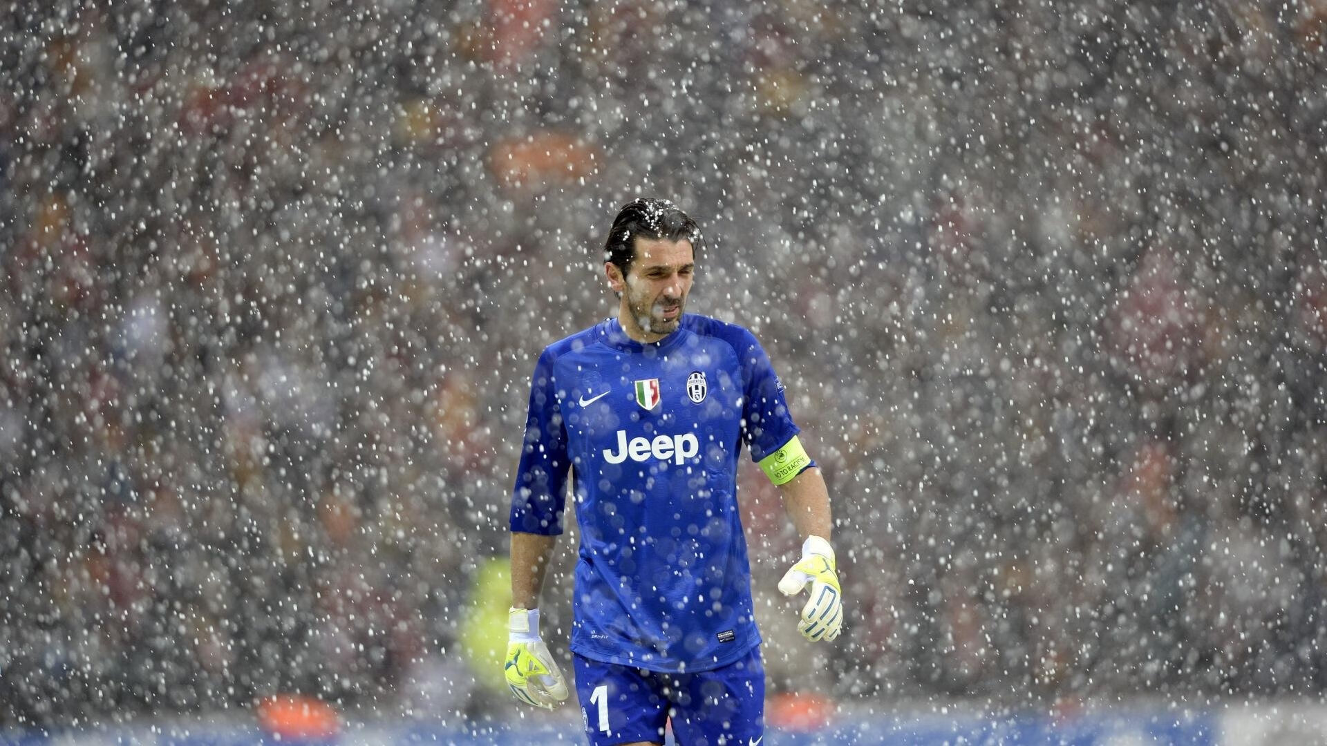 比赛中多次精准抢断打断对方进攻节奏展现出色防守预判，抢断打到手算犯规吗